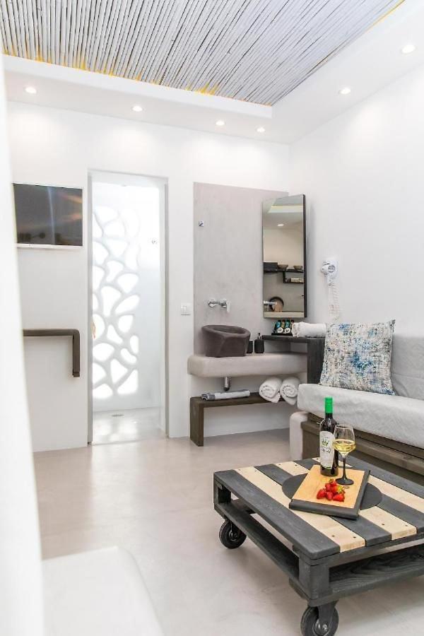 Blue Heart Luxury Suites Naxos City ภายนอก รูปภาพ