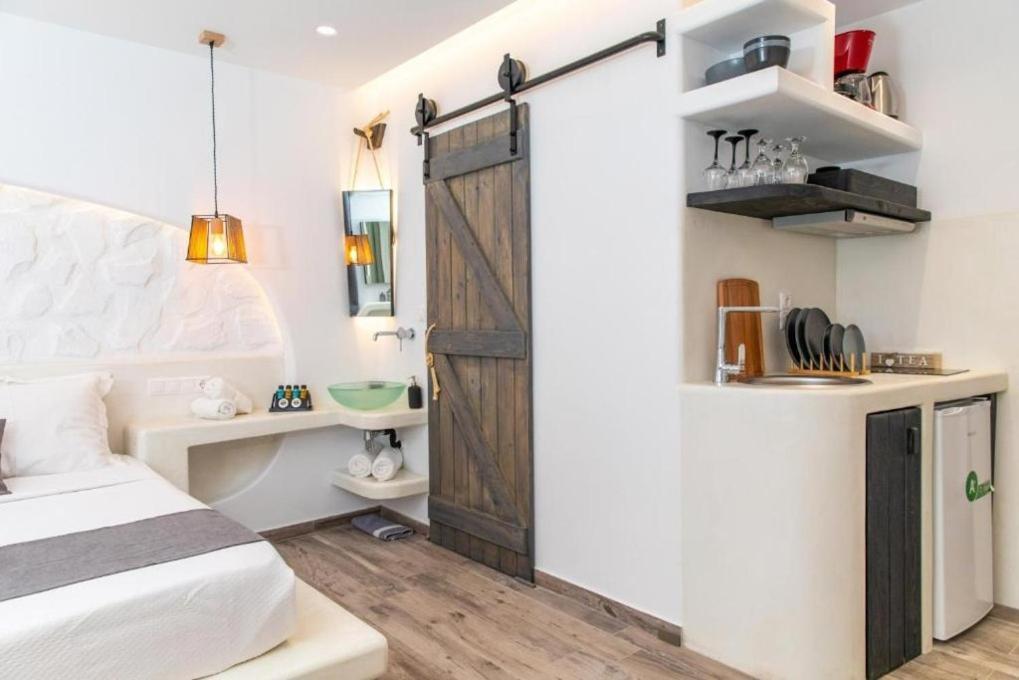 Blue Heart Luxury Suites Naxos City ภายนอก รูปภาพ