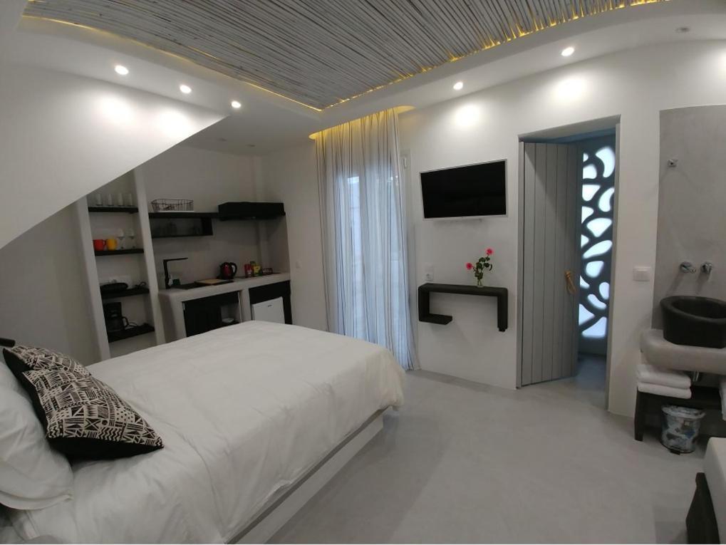 Blue Heart Luxury Suites Naxos City ภายนอก รูปภาพ