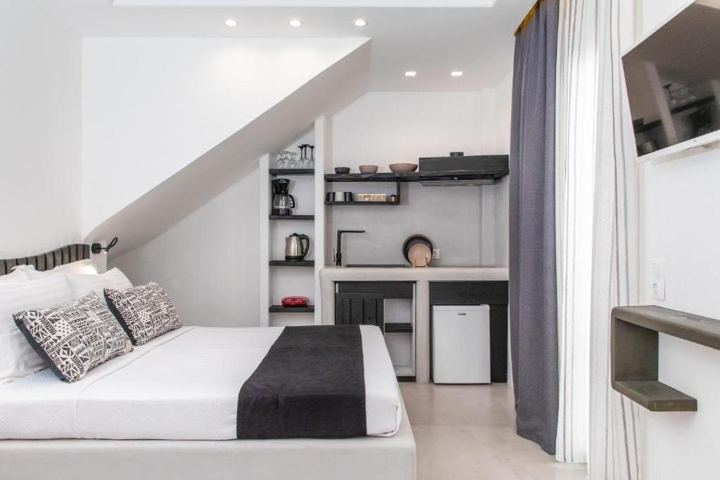 Blue Heart Luxury Suites Naxos City ภายนอก รูปภาพ